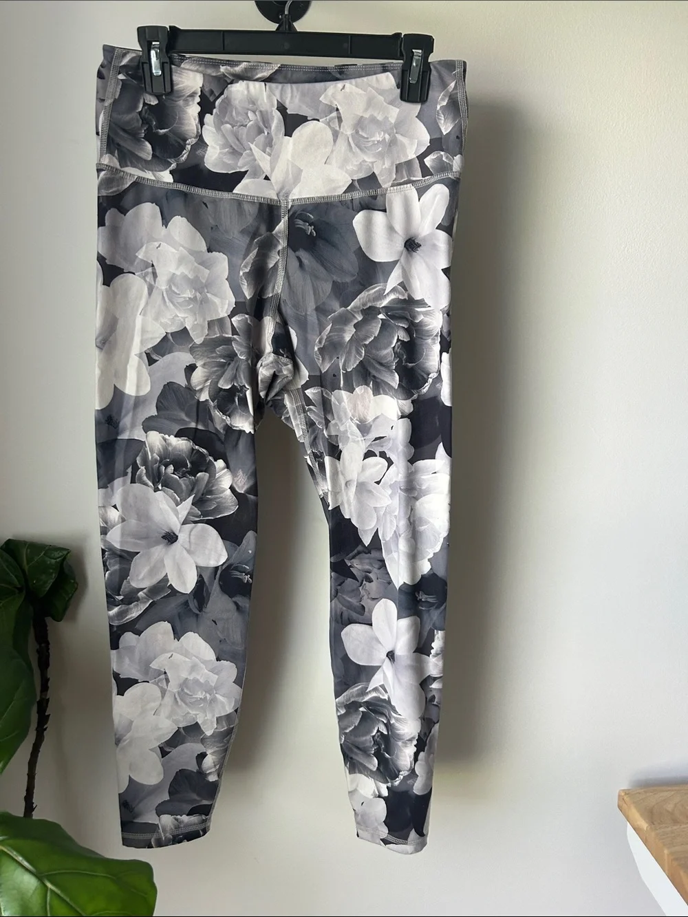 Black & White Floral Active Leggings
